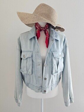 Cropped Light Wash Denim Jacket Boxy Fit Size M